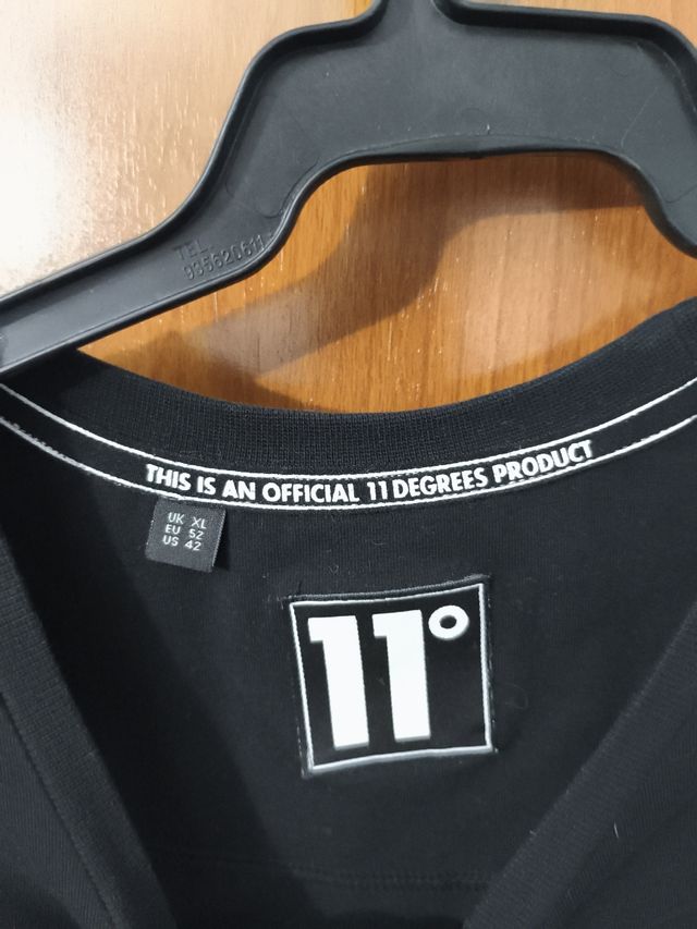 Camiseta 11 Degrees XL - Negra y Rosa