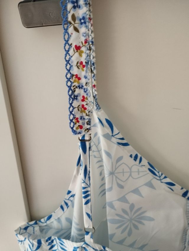 Vestido largo azul y blanco