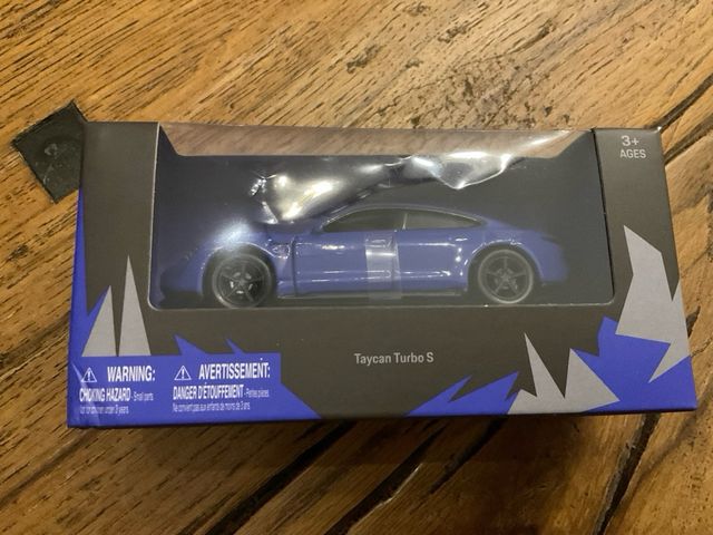 Porsche 911 Carrera 4S & Taycan Turbo S 1:43