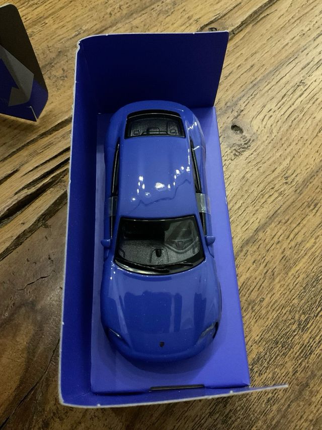 Porsche 911 Carrera 4S & Taycan Turbo S 1:43