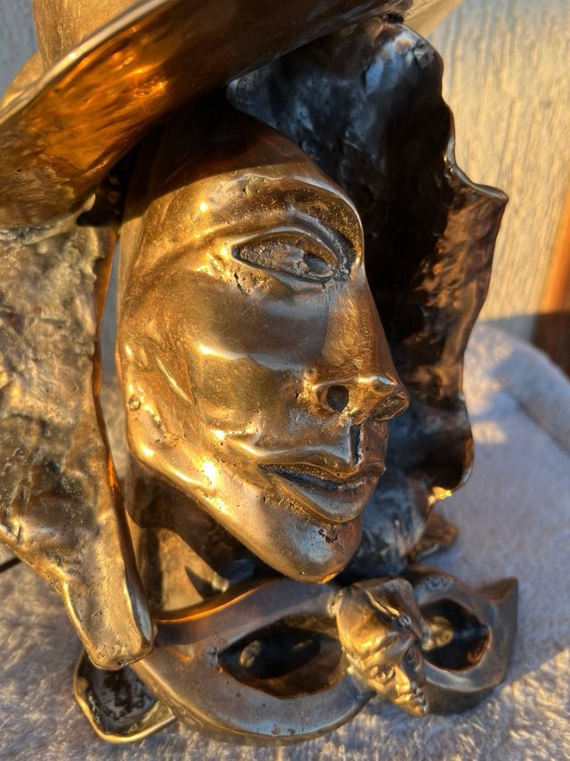 Lampada scultura brinzo dorato