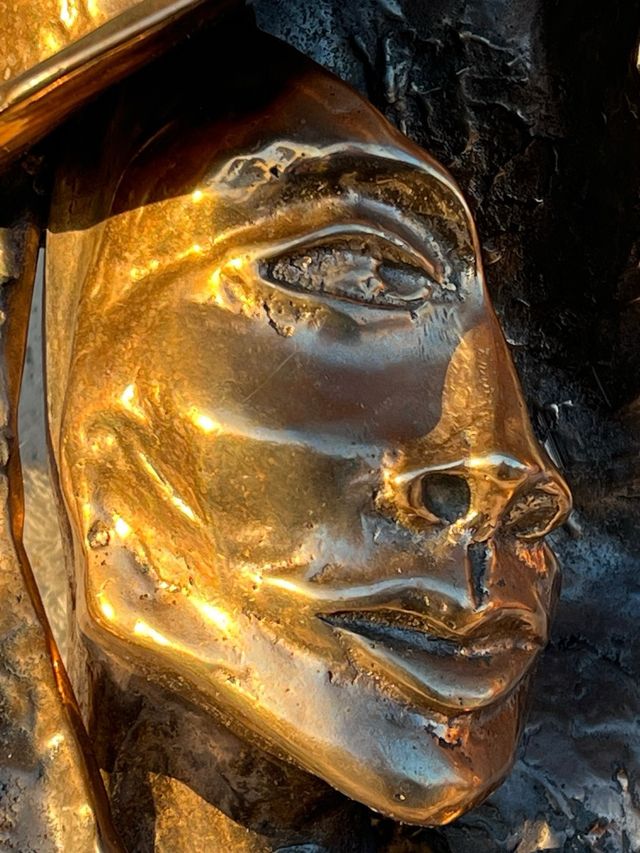 Lampada scultura brinzo dorato