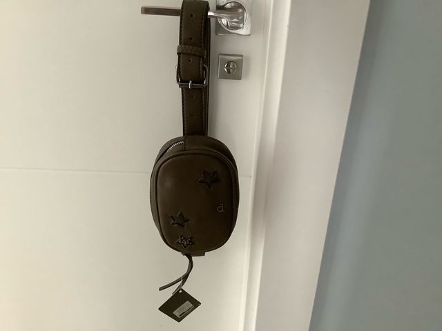 Riñonera marrón con estrellas