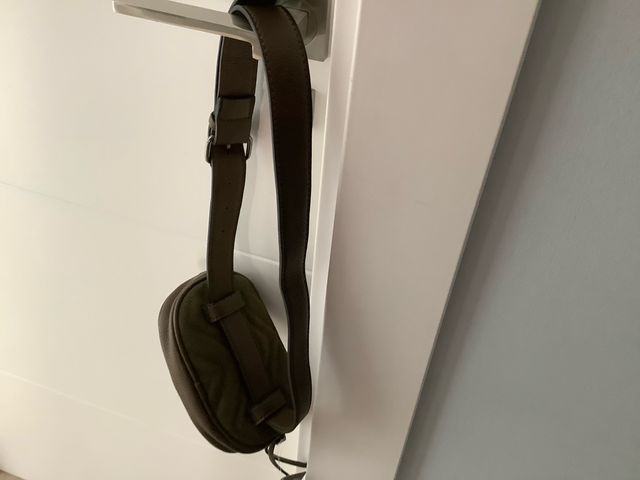 Riñonera marrón con estrellas