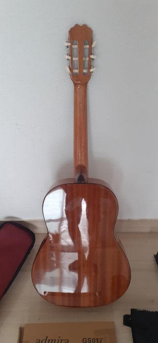 Guitarra Admira clásica