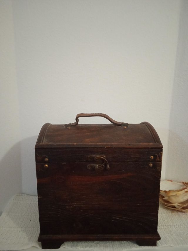 Cofre madera antiguo