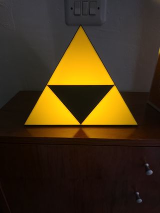 Lámpara Trifuerza The Legend of Zelda.