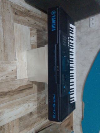 Yamaha PSR-E473 - Piano teclado