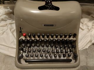 Olivetti Lexicon 80: Máquina de escribir