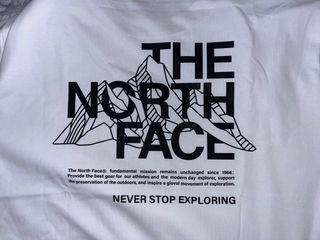 Camiseta The North Face blanca