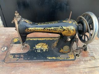 Máquina de coser Singer Antigua