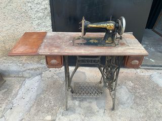 Máquina de coser Singer Antigua