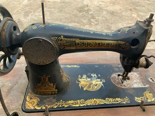 Máquina de coser Singer Antigua