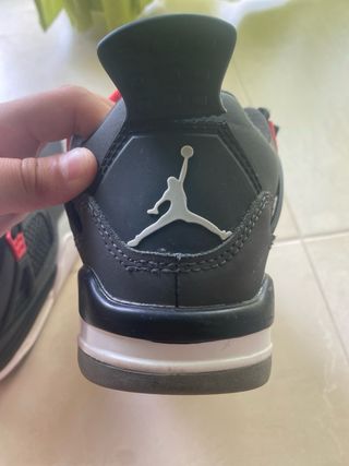 Zapatillas Jordan 4 Retro - Negras y Rojas