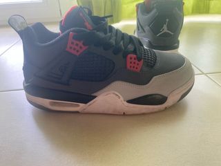 Zapatillas Jordan 4 Retro - Negras y Rojas