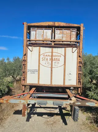 Jaula ganadera para camión, aun le queda  vida