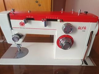 Máquina de Coser Antigua Con mueble incluido....