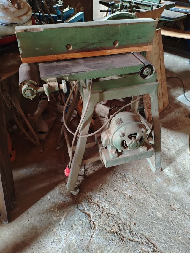 Lijadora de banda trifásica