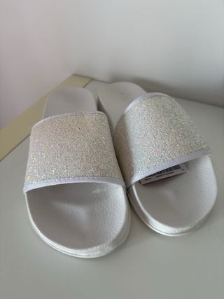 Chanclas blancas glitter