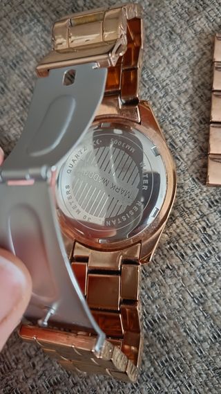 Reloj Marc Maddox dorado