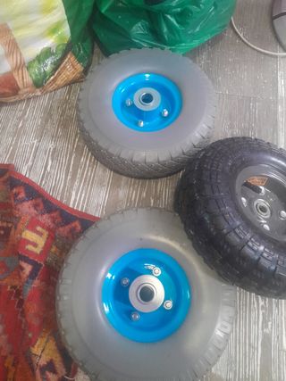 4 Ruedas para carretilla - 2 grises, 2 negra