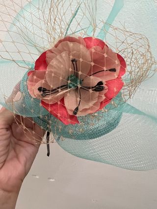 Tocado teal con flores