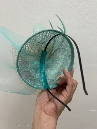 Tocado teal con flores