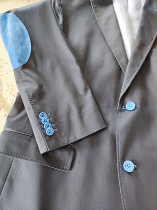 Chaqueta americana, camisa y corbata