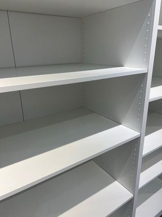 Estanterías blancas de madera (2)