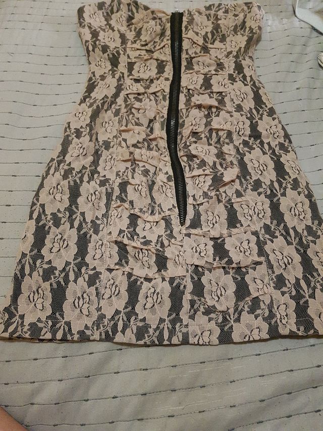 Vestido Blanco negro el fondo rosa  - Talla xs