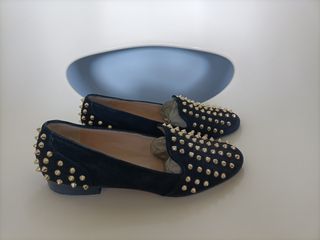 Mocasines Uterqüe negros con tachuelas