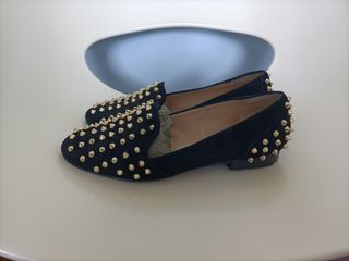 Mocasines Uterqüe negros con tachuelas