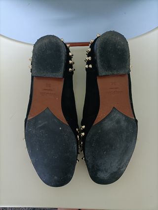 Mocasines Uterqüe negros con tachuelas