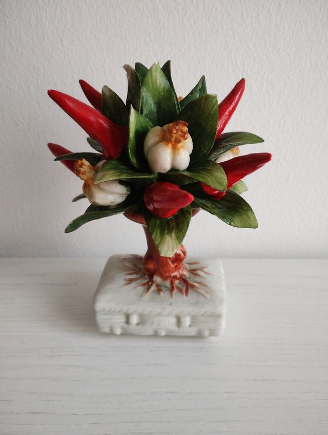 Statuina peperoncini agli portafortuna Capodimonte