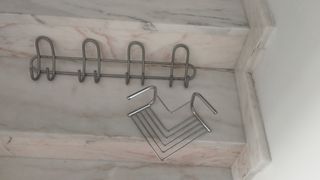 Percha y jabonera metalicas de acero inoxidable