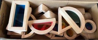 Bloques de madera con colores translúcidos