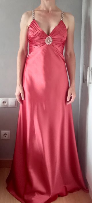 Espectacular vestido satén color coral  boda