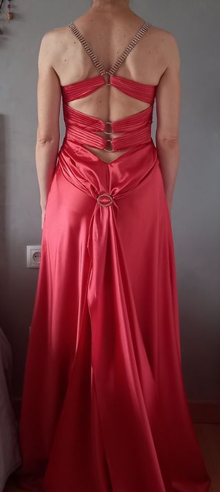 Espectacular vestido satén color coral  boda