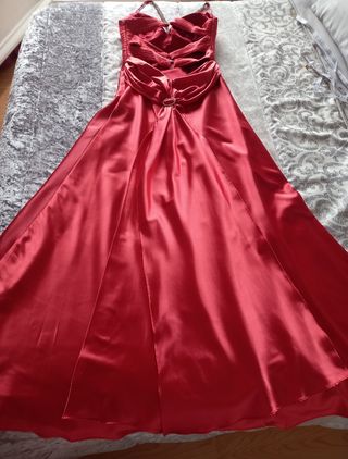 Espectacular vestido satén color coral  boda