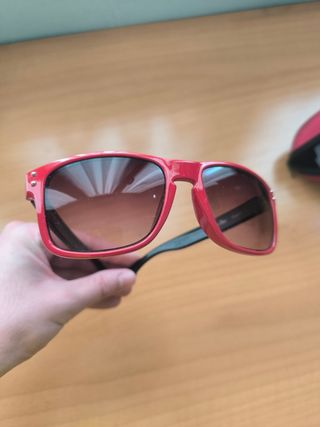 Gafas sol rojas - estilo moderno