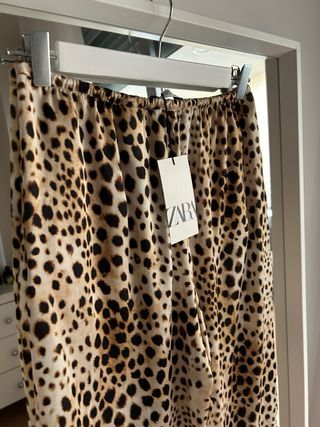 Pantalones Zara animal print