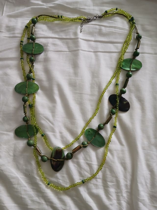 Collar verde con cuentas