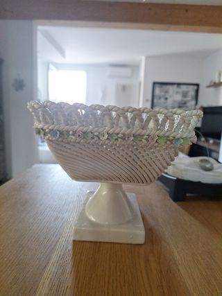 Centrotavola in ceramica bianca
