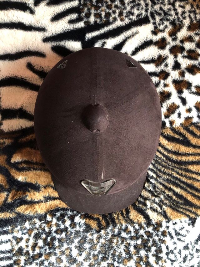 Casco hípica marrón chocolate