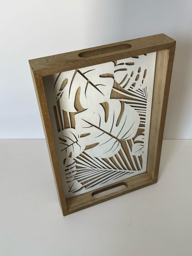 Vassoio in legno bianco e marrone