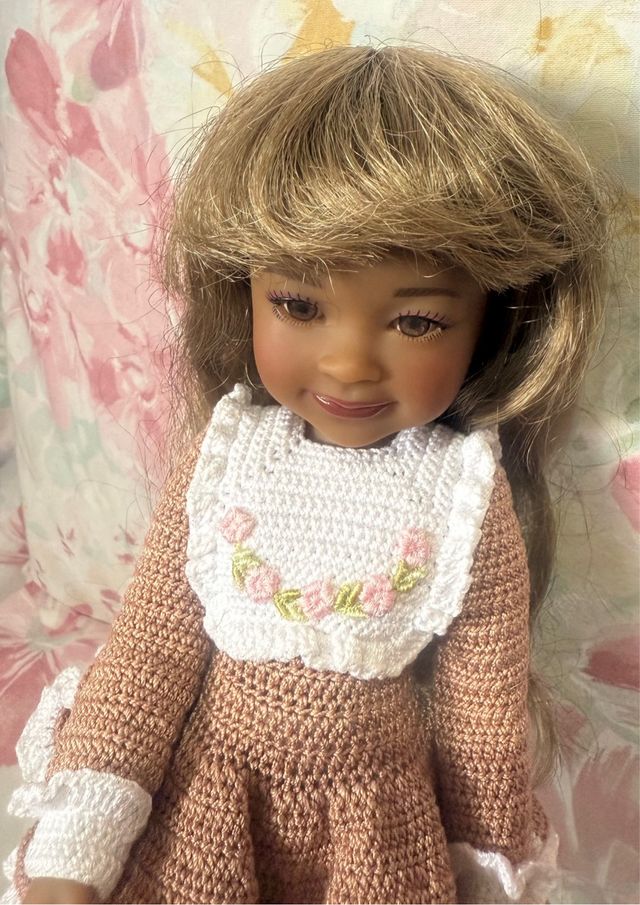 Peluca marrón Monique para muñecas