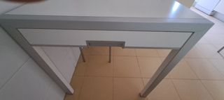 Mesa cocina blanca y plata