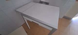 Mesa cocina blanca y plata