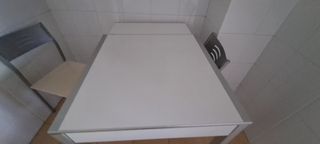 Mesa cocina blanca y plata