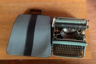 Olivetti Lettera 22: Máquina de escribir vintage